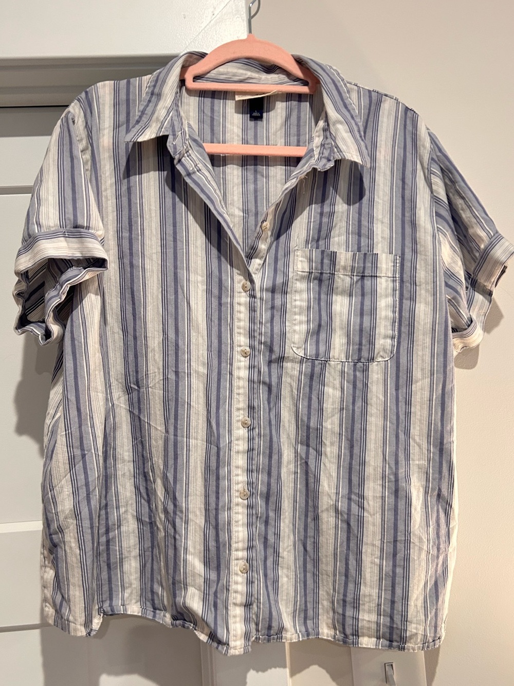 Universal Thread Men's Vertical Stripe Button-Up Shirt - Blue & White